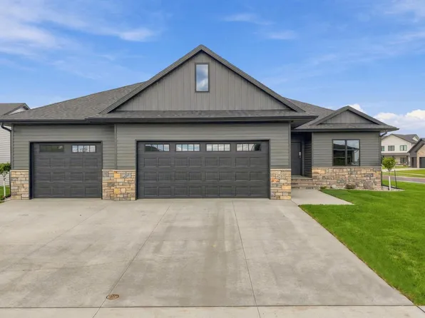 4257 Pine Pkwy S, Fargo, ND 58104