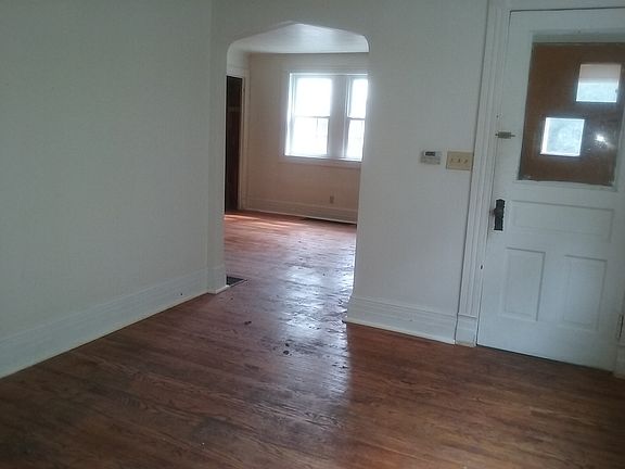 2nd image of 640 E 25th St