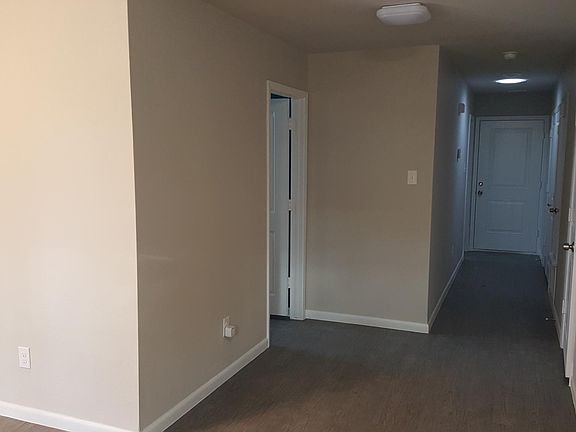5th image of 515 Oakwood Ln #515