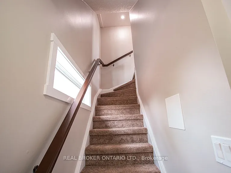 489 East Ave #B — Photo 2