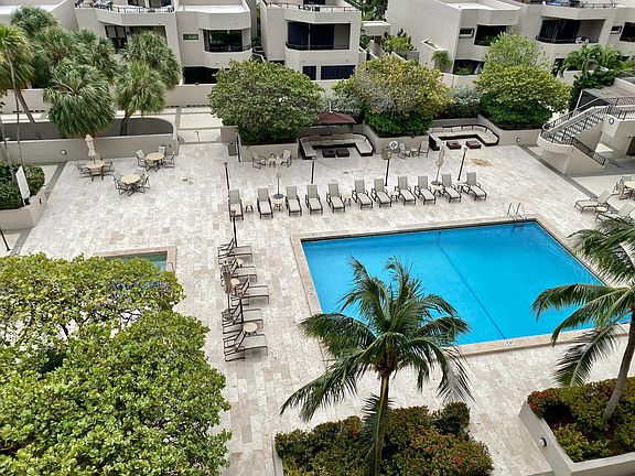 3rd image of 201 Crandon Blvd APT 541
