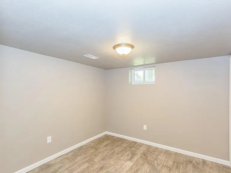 5800 N Belton Ave — Photo 28