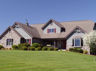 5995 Old Farm Ln, West Bend, WI 53095