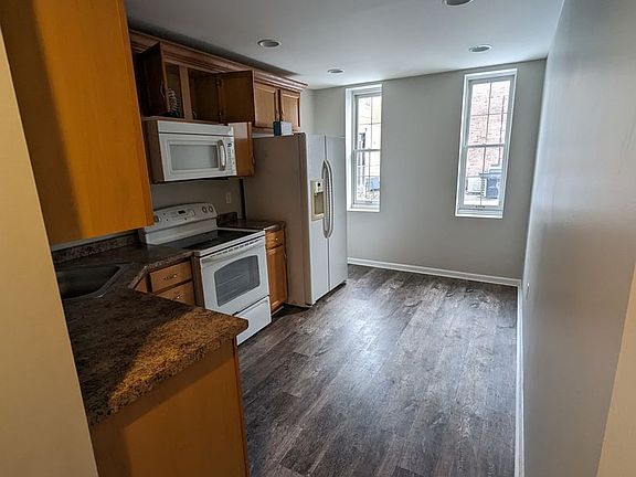 4th image of 138 S 24th St #3