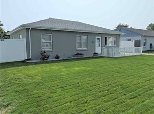 133 W 6th Ave, Holdrege, NE 68949