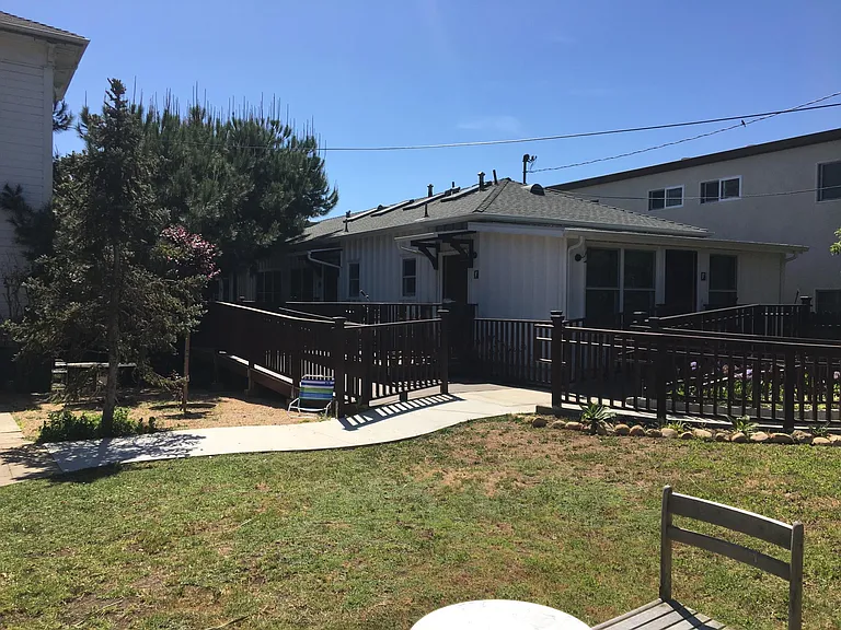1419 De La Vina St #E — Photo 11