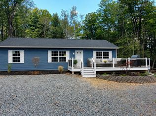 1708 Horizon Dr, Greentown, PA 18426