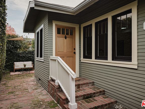 3rd image of 943 Venango Ave
