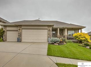 18232 Dewey Ave, Elkhorn, NE 68022