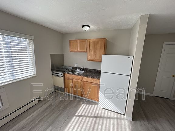3rd image of 1761 Harrison Ave Unit 6