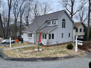 94 New York Ave, Lake Hopatcong, NJ 07849