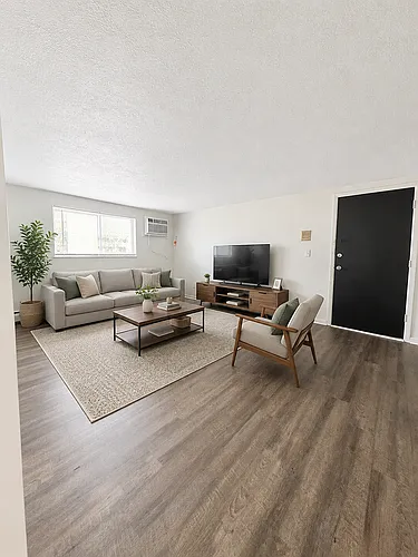 494 4th St Photo 1
