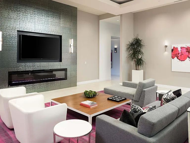 Metropolis Apartments — Photo 8
