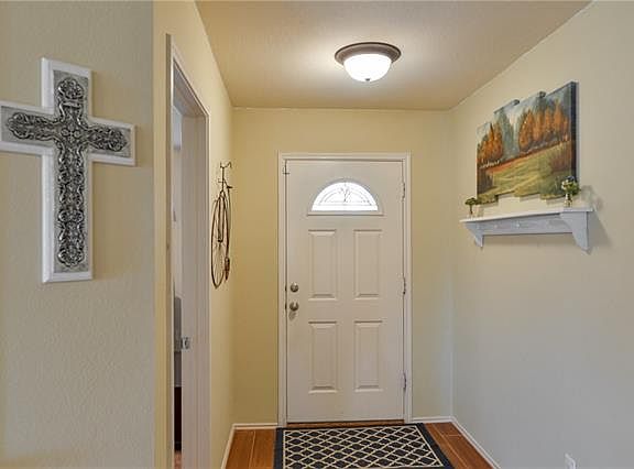 3rd image of 907 Honey Hollow Dr