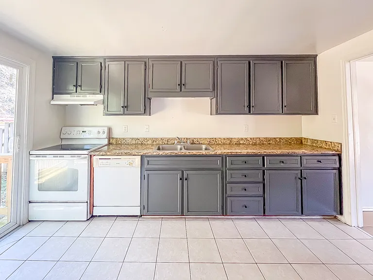 7 Fox Hill Dr #7 — Photo 13