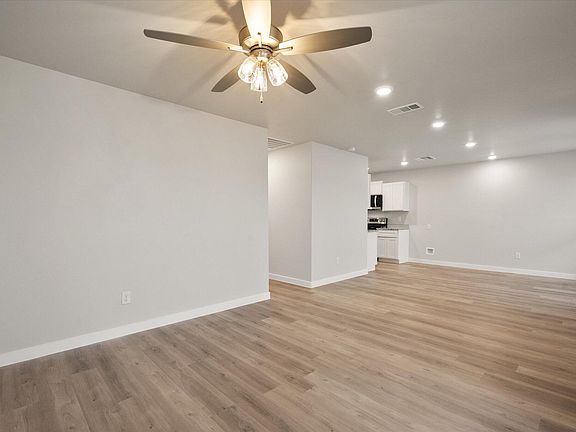 4th image of 14510 Avenue Q