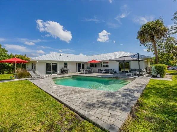 409 Cypress Way E, Naples, FL 34110