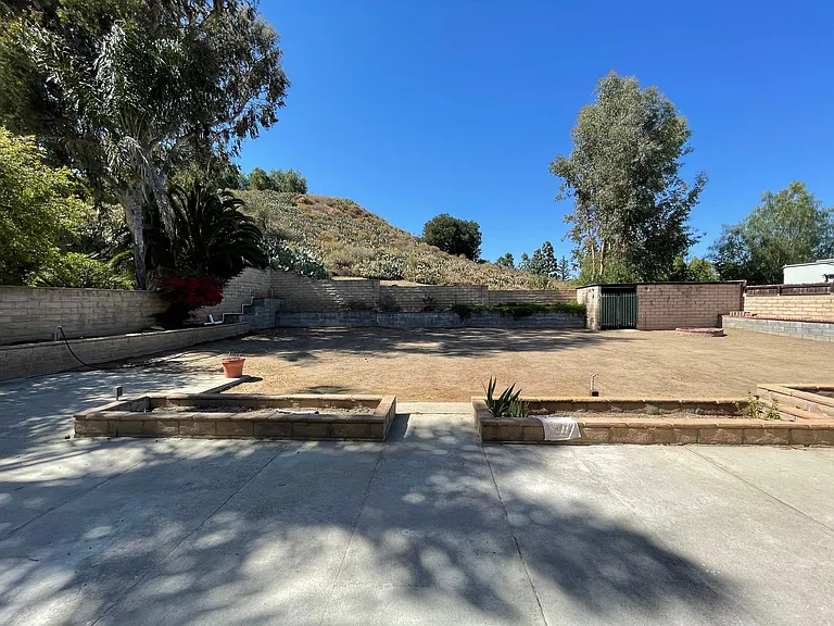 1657 Cayton Ave — Photo 2