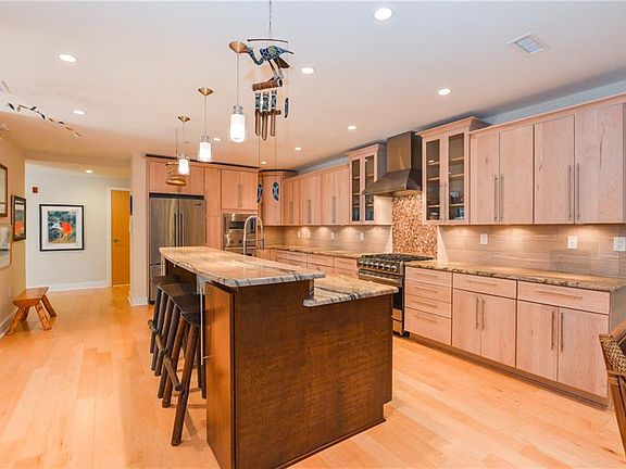 5th image of 220 W Brambleton Ave #201