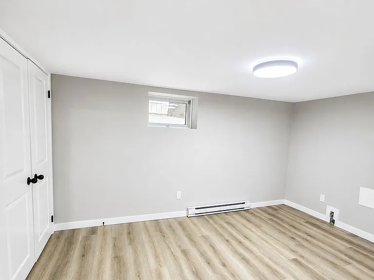 261 Clarence St — Photo 14