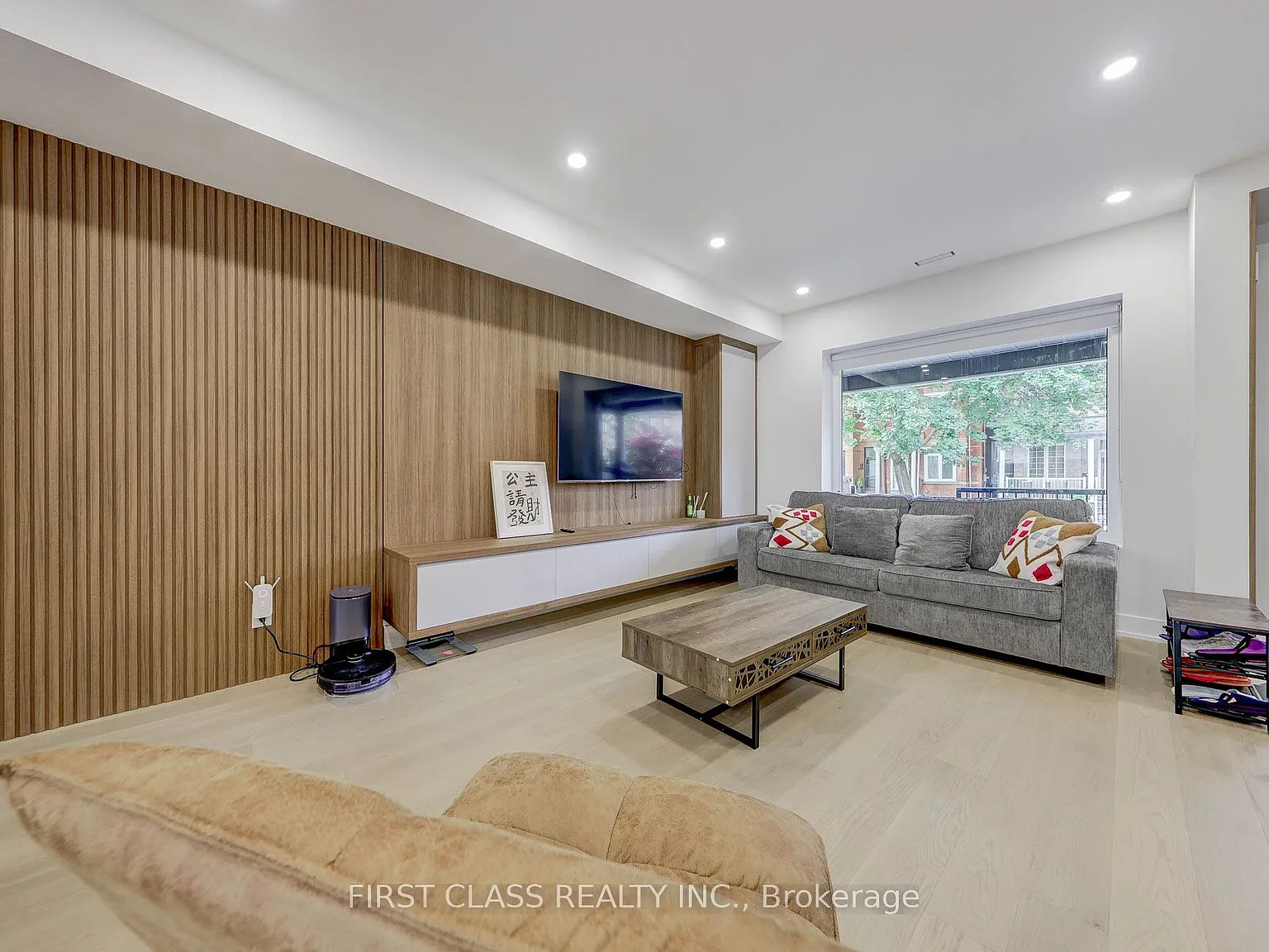 4 bed, $9,000 — Photo 3