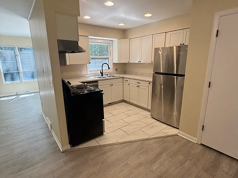 2462 Woodcliff Ave SE — Photo 8