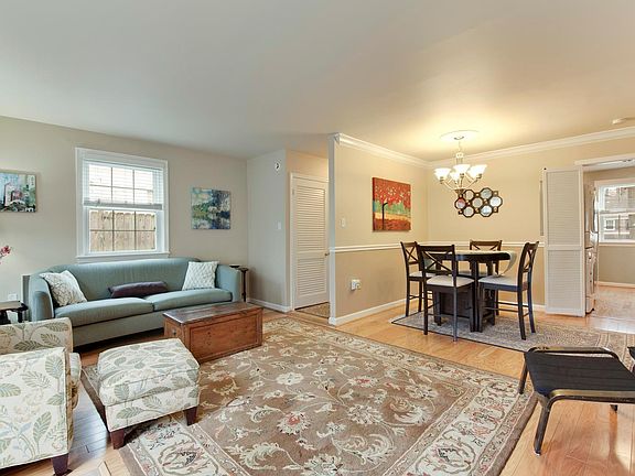 3rd image of 864 Azalea Dr