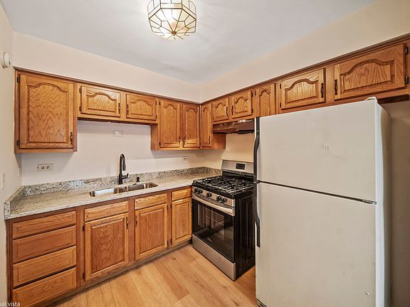 3rd image of 7318 Winthrop Way Unit 4