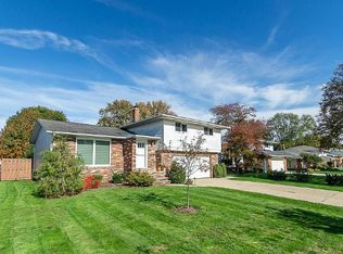 21368 Nottingham Dr, Fairview Park, OH 44126