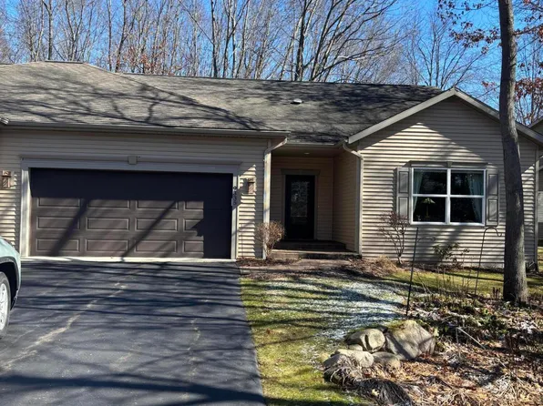 9335 The Woodlands Trl #6, Portage, MI 49002