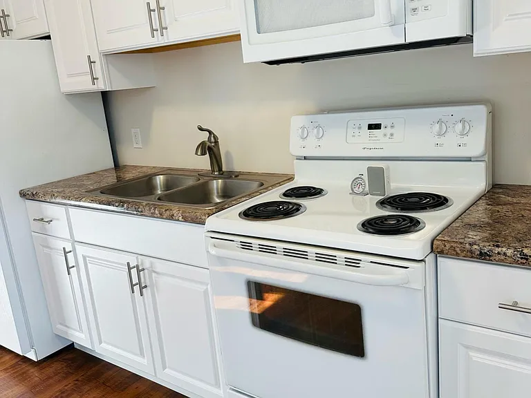 210 N Main St — Photo 11