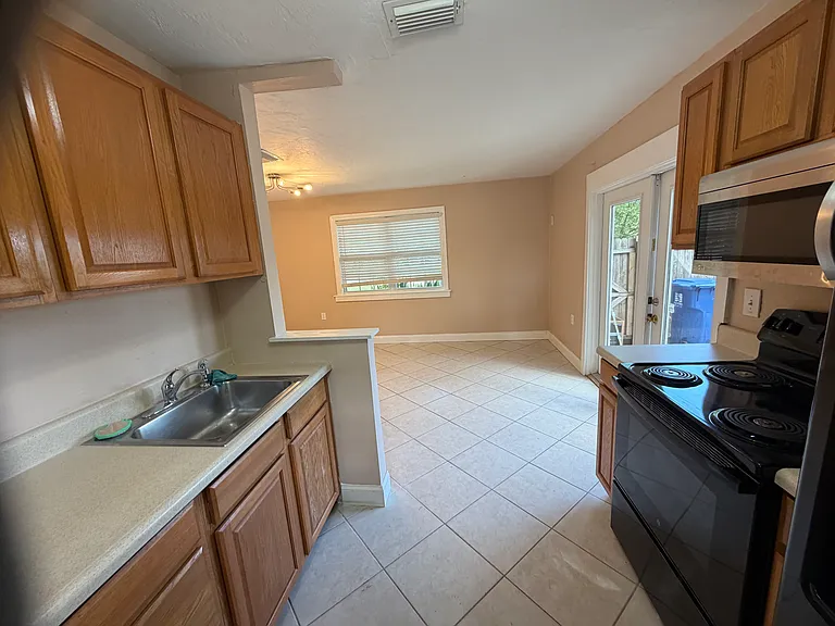 4481 Crestwood Dr N — Photo 7