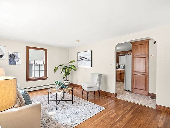 3rd image of 12 Leo Ave
