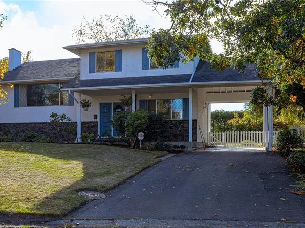 1823 Jade Pl, Saanich, BC V8P 3E5