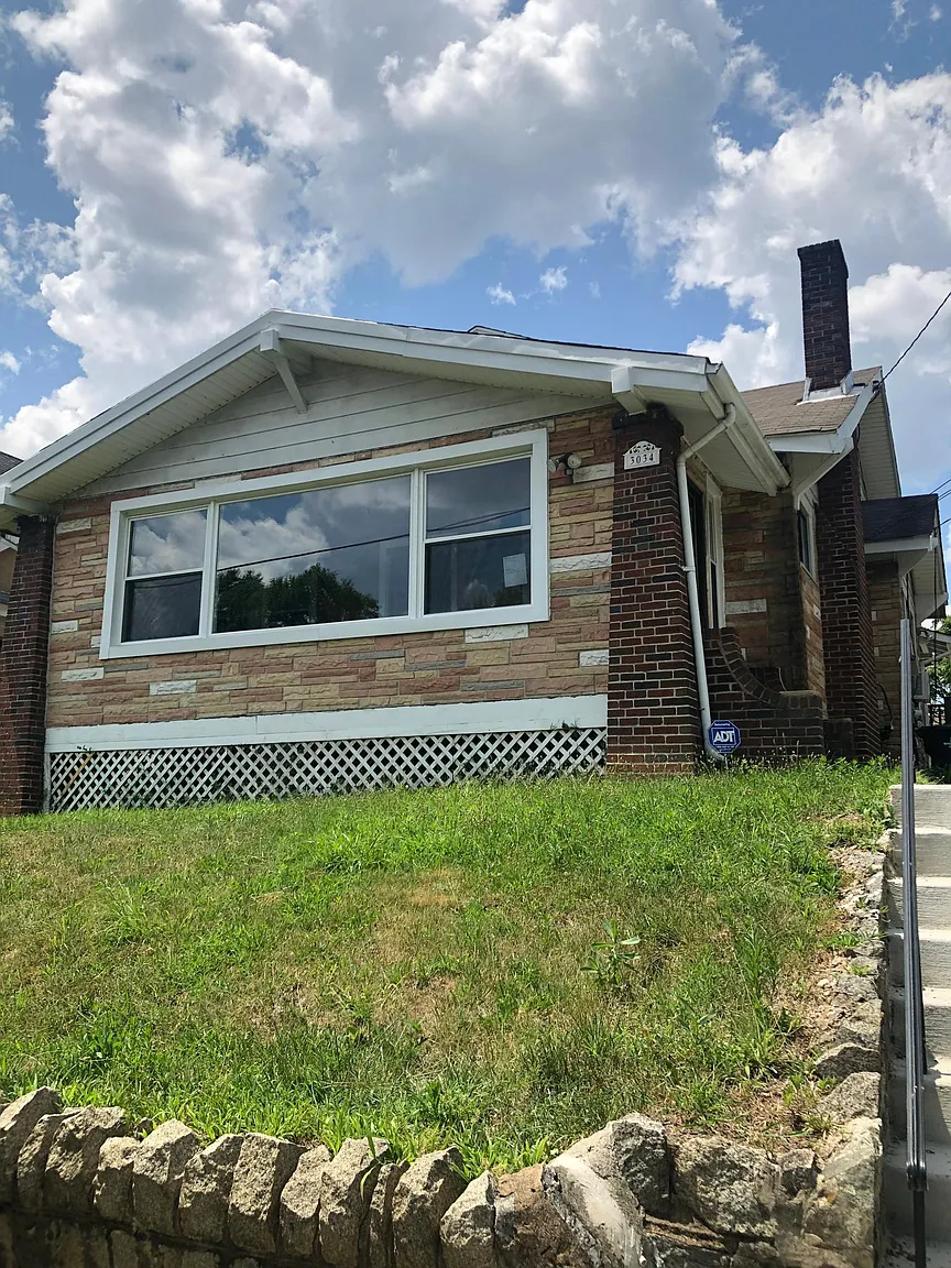 3034 24th St NE photo 1