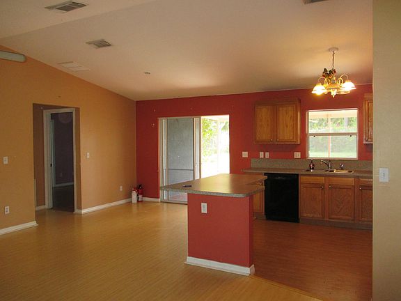 4th image of 2574 SE Hallahan Street