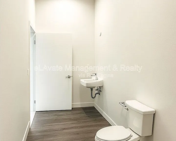 11201 S Main St #101 — Photo 7