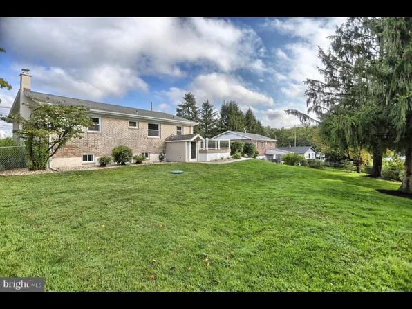 5 Woods Dr, Mechanicsburg, PA 17050
