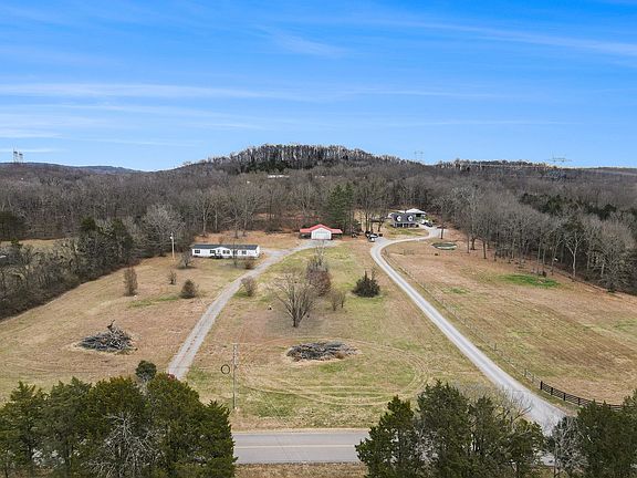 5th image of 4032 Hill Rd