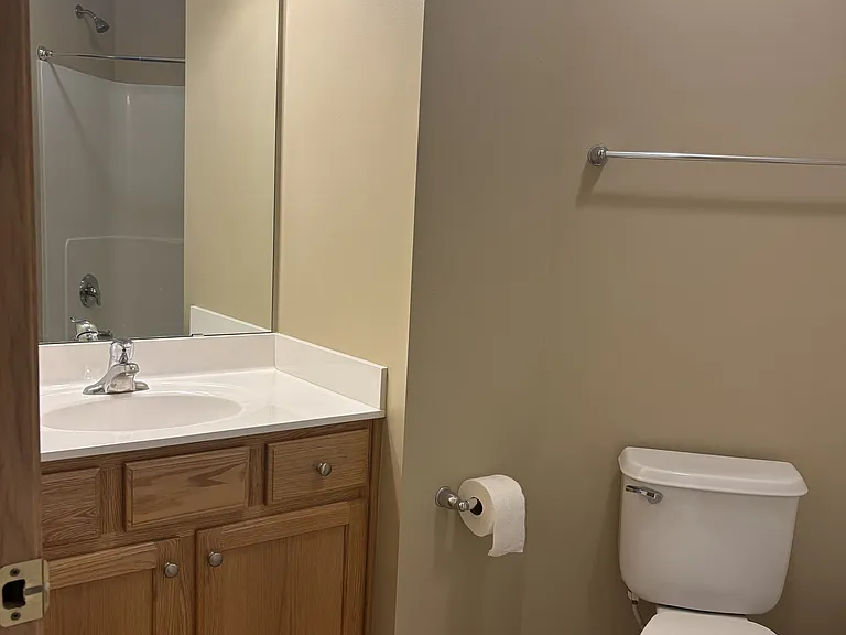 Full Bath (Upper LVL)
