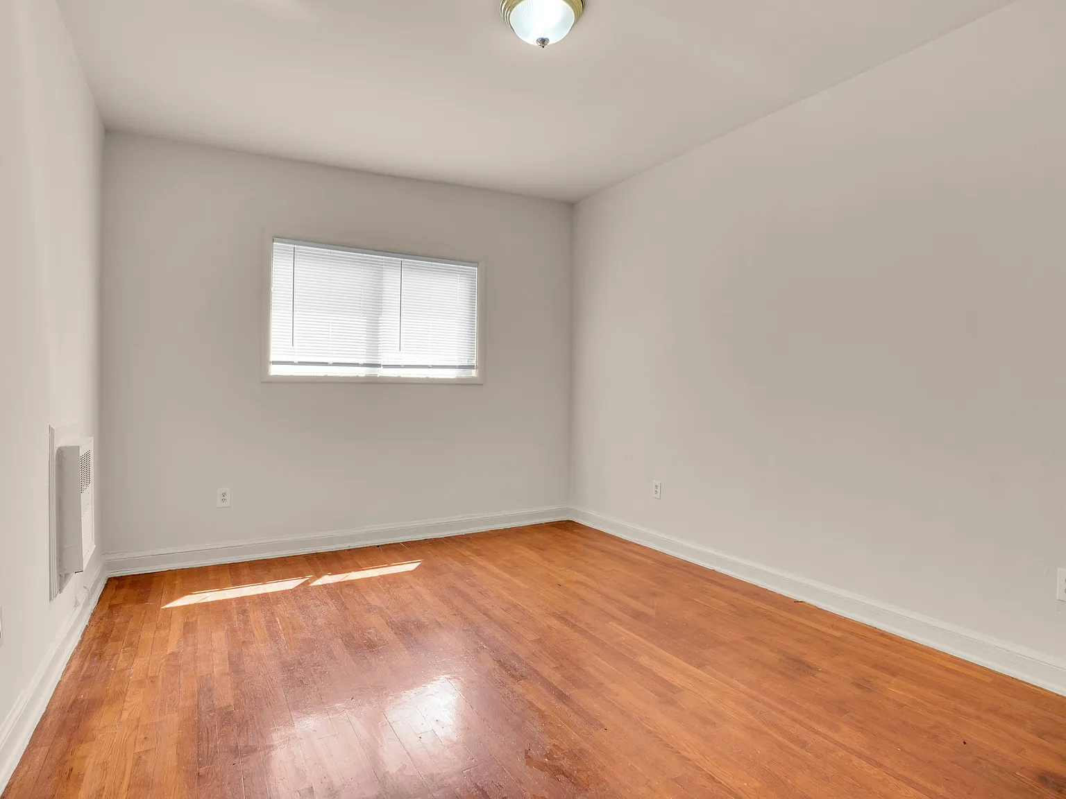 Tudor Place Apartments — Photo 4