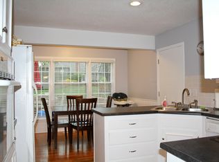 6916 W 101st Ter, Overland Park, KS 66212