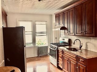 21-38 42nd St #1R, Astoria, NY 11105