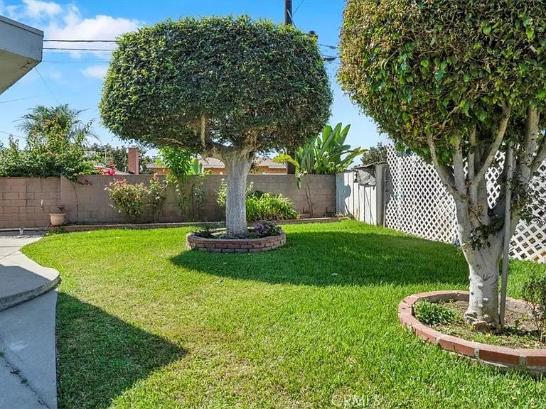 9241 Vicki Dr — Photo 17