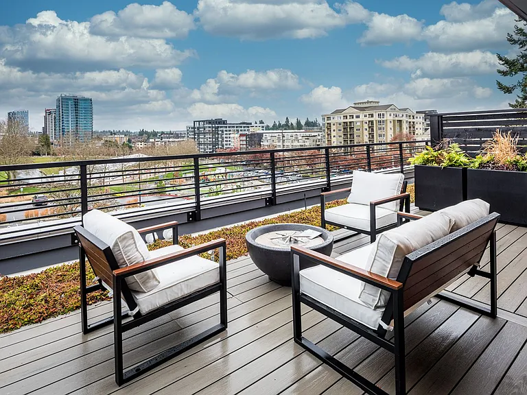 Park Central Townhomes - 4 Stories, 3 bedrooms, 31/2 bathrooms, 2 car garage and a rooftop deck w... — Photo 8