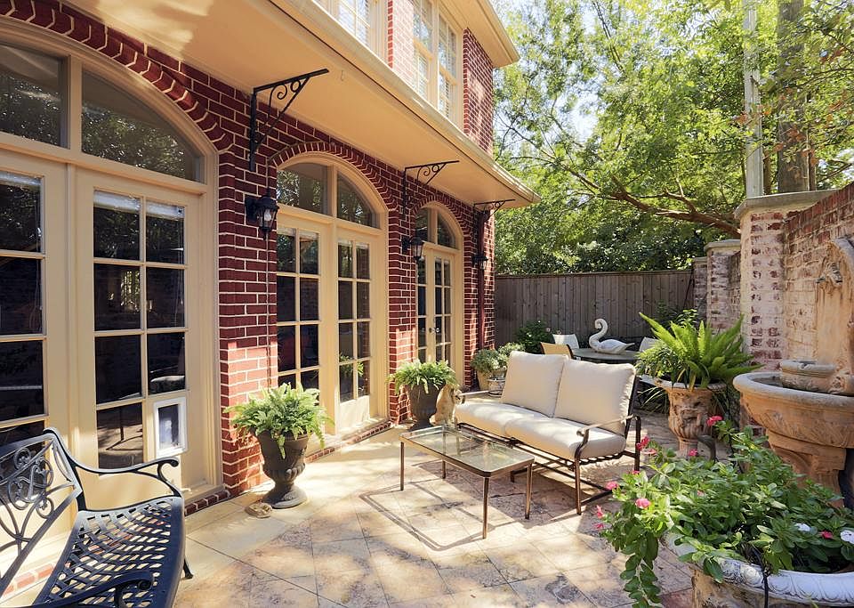 New Orleans style patio to enjoy your favorite beverage and relax.