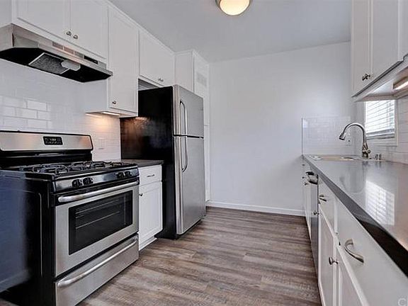 2nd image of 221 Calle Miramar APT B