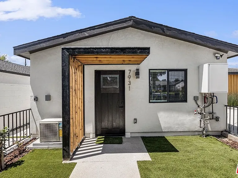 7931 Zelzah Ave — Photo 3