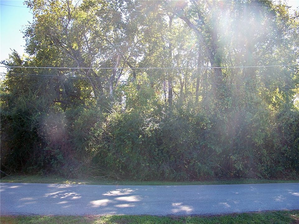 1st image of E Willow St