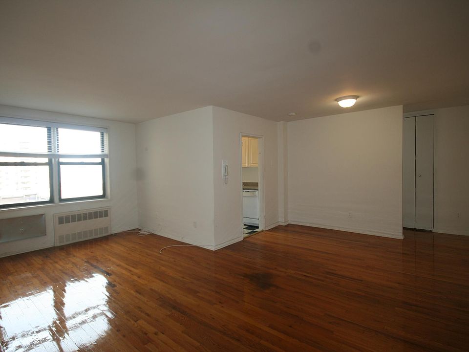 1st image of 11 Monroe Blvd #5